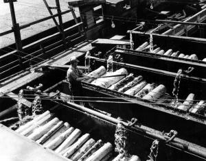 Travailleurs aux corceuses de l'usine Fraser d'Edmundston
