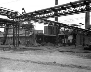 Dmolition de l'atelier de prparation du bois  l'usine  Fraser d'Edmundston