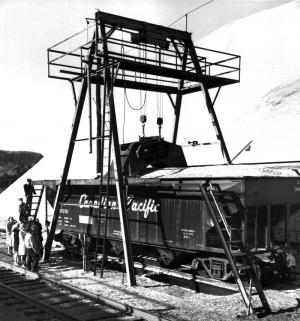 Secoueur de wagon  l'usine Fraser d'Edmundston