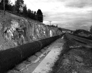 Construction du pipeline en bois vers le bassin d'puration d'Iroquois