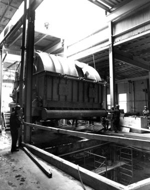 Installation d'une pile laveuse dans l'atelier de lavage à l'usine Fraser d'Edmundston