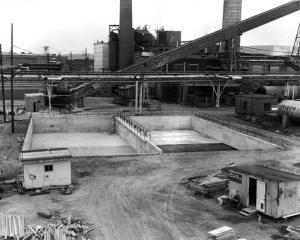 Bassin pour entreposer la cendre à l'usine Fraser d'Edmundston