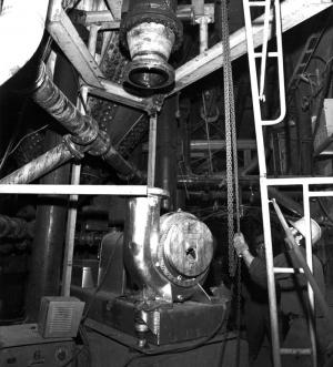Installation d'une pompe dans la salle de lessivage de l'usine  Fraser d'Edmundston