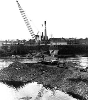 Construction du pont pour le pipeline