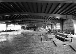 Installation de la scie à ruban dans l'usine de sciage Fraser de Plaster Rock