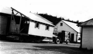 Transport d'un garage au Summit Depot