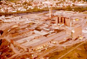 Usine de pte  papier et de carton Fraser d'Edmundston en 1972