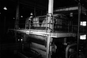 Un blanchisseur dans l'installation de blanchiment  l'usine Fraser d'Edmundston