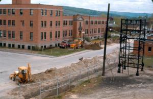 Installation des conduits de vapeur  l'usine Fraser d'Edmundston