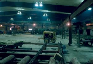 Construction à l'intérieur de l'usine de sciage Fraser de Plaster Rock