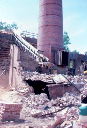 Destruction de l'ancienne scierie de Plaster Rock