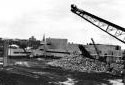 Pile de bois devant l'atelier de prparation du bois  l'usine Fraser d'Edmundston