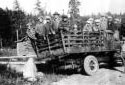 Camion transportant des bcherons