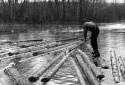 Flottage du bois sur les hauts-fonds