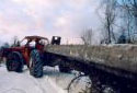 Dbardeur  pince transportant des troncs d'arbres