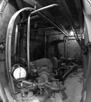 Salle de pompage et tuyauterie du stockage d'argile