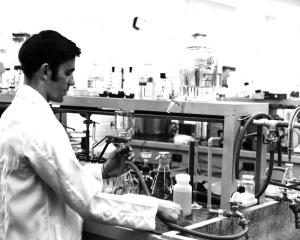M. Burton effectue des tests