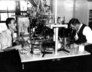 Deux techniciens de laboratoire à Edmundston