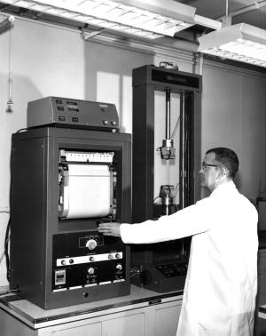 Dynamomètre Instron avec intégrateur