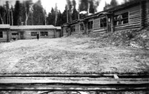 Camp 32 fait de bois rond