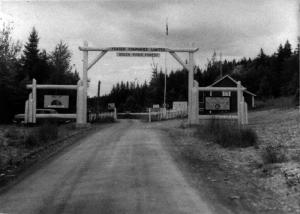 Première barrière d'Iroquois de la Compagnie Fraser d'Edmundston