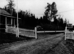 Première barrière au Deuxième-Sault de la Compagnie Fraser d'Edmundston