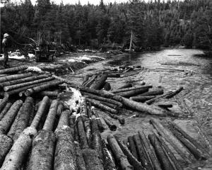 Jetée de billots de 16 pieds à la rivière Little Tobique 