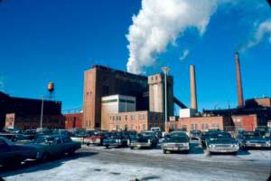 Usine de pâte à papier et de carton Fraser d'Edmundston en 1970