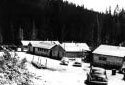 Ancienne auto au camp 41: camp de recherches forestières